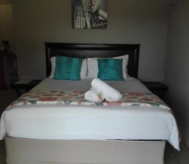 Piet Retief Cabin | Waterside Lodge CC