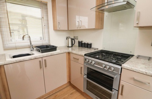 South Lakeland Leisure Village Cottage | WATERSIDE LODGE, country holiday cottage, with pool in Tewitfield