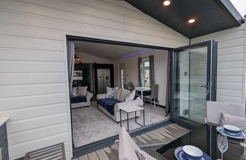 Sandilands Cabin | Waterside Lodge - Dog Friendly, Sutton on Sea