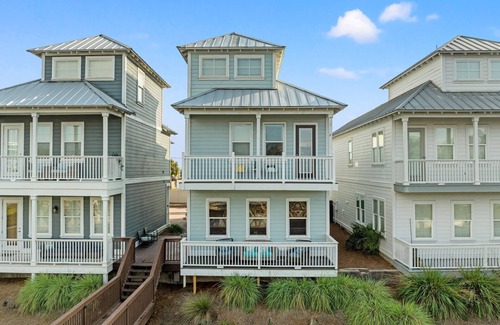 Waterside Village House | Waterside Paradise.