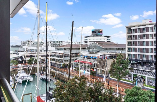 Auckland Central Business District Apartment | Waterside Studio Apt | Viaduct Views | Balcony