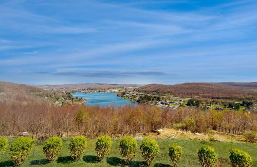 McHenry Apartment | Waterside Wilderness Retreat