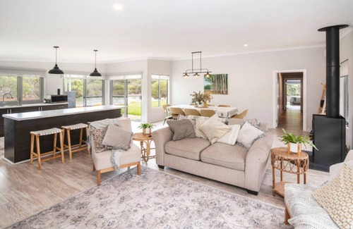 Wilyabrup Apartment | Waterside Wilyabrup | Lake Views | Family Friendly