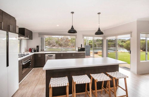 Wilyabrup Apartment | Waterside Wilyabrup | Lake Views | Family Friendly