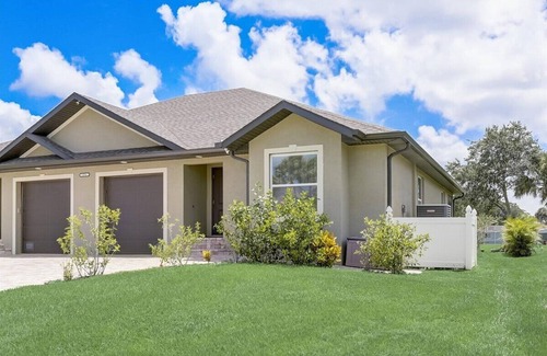 Pebble Beach House | WaterView 176B Sunny Vacation home 3 bdr, 2 ba Close to Gulf, Beaches