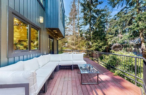 Coupeville House | Waterview Retreat in Coupeville – Mt. Baker & Saratoga Passage Views