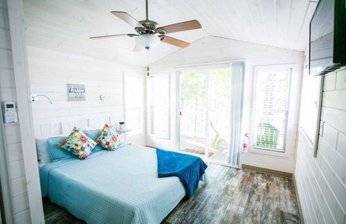 Steele Creek Cabin | Waterview Studio Cabin with Private Porch #19