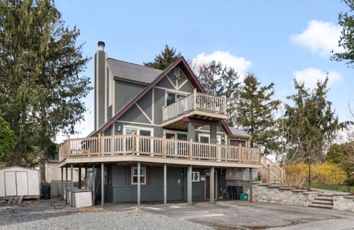 Barrington House | Waterviews off Sowams, Nearby Bike Path and Golfing