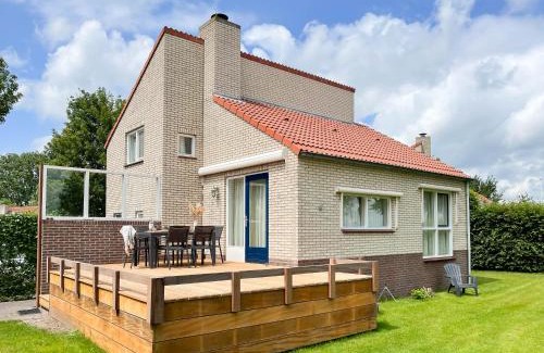 Langweer House | Watervilla de IJsvogel by Droomvilla
