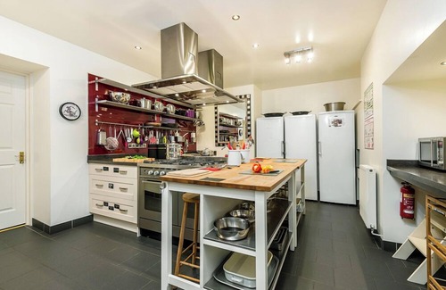 Tenby House | Waterwynch House, Holiday Home Waterwynch, Tenby, Sleeps 30, 12 bedrooms, bathrooms