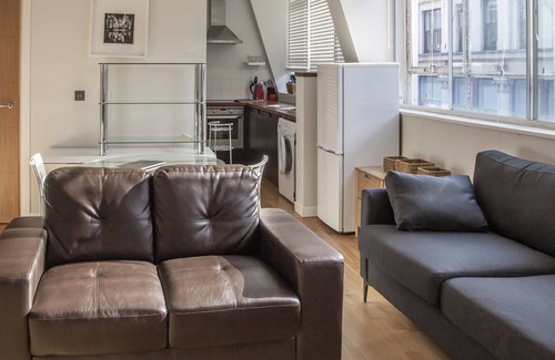 The City of London Apartment | Watling Street Residence 10