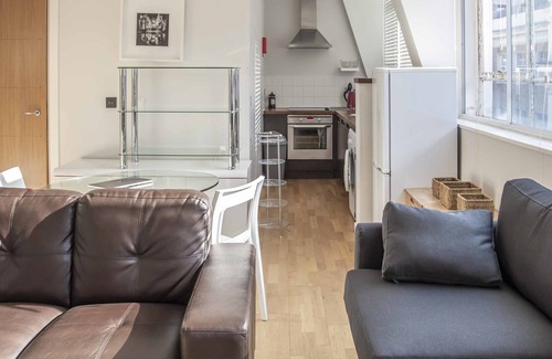 The City of London Apartment | Watling Street Residence 10