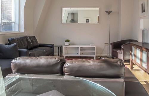 The City of London Apartment | Watling Street Residence 10