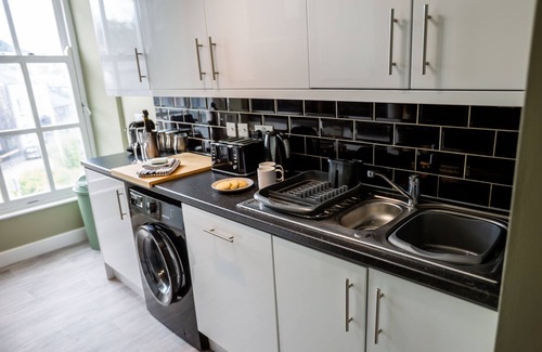 Abergavenny Apartment | Watson 2 Bed apartment with 2 bathrooms/ensuite
