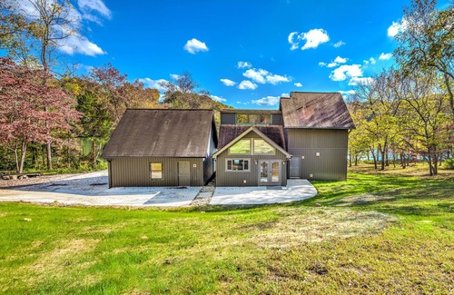 Harriman House | Watt a Retreat on Watt's Bar Lake, Sleeps 6-8
