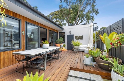 Barwon Heads House | Wattlebird Hideaway: Pet Friendly, 250m to River