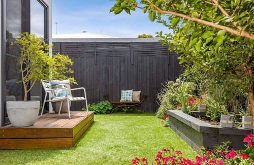 Barwon Heads House | Wattlebird Hideaway: Pet Friendly, 250m to River