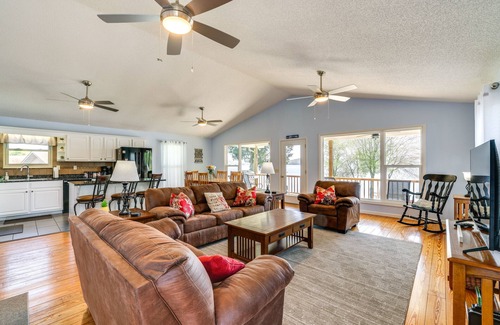 Spring City House | Watts Bar Lake Escape: Private Boat Dock + Ramp!