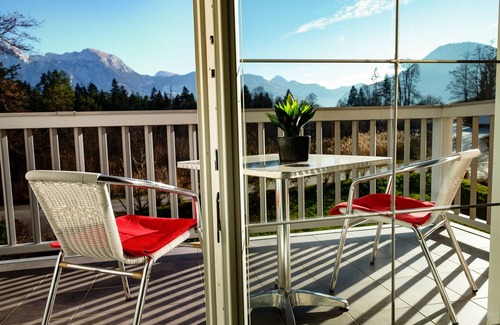 Bischofswiesen Apartment | Watzmann, 2-4 Pers., 120 m², 2 Schlafzimmer, Wohnzimmer, Kochnische, Badewanne, Dusche und WC, Balkon