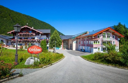 Bischofswiesen Apartment | Watzmann, 2-4 Pers., 120 m², 2 Schlafzimmer, Wohnzimmer, Kochnische, Badewanne, Dusche und WC, Balkon