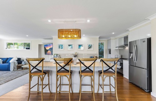 Kiama House | Wave and Willow Family Retreat- Heated Pool & 3 min drive Kiama town and beaches