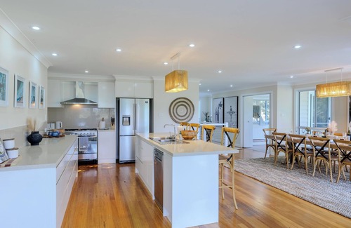 Kiama House | Wave and Willow Family Retreat- Heated Pool & 3 min drive Kiama town and beaches