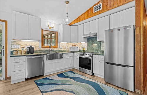 Southern Shores Cottage | Wave Call, in Southern Shores, beckons you to this luxurious cottage!