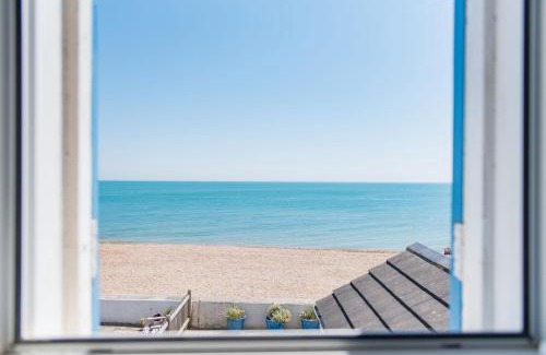 Sandgate House | Wave Cottage by Bloom Stays