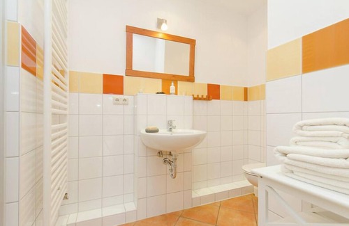 Warnemuende Apartment | Wave play, modern one-room apartment, quiet location, perfect for. 2 pers. - Atelier on the river
