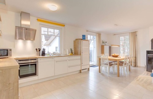 Glowe House | Wave Rider Comfortable holiday residence