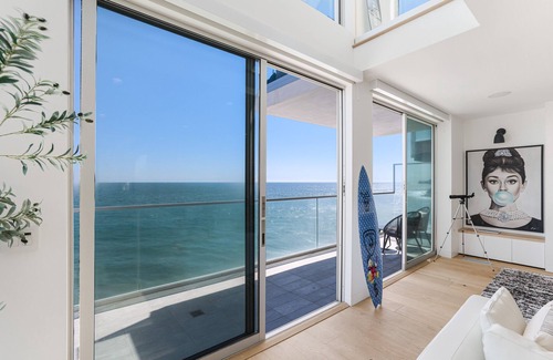 Eastern Malibu House | Wavecrest Malibu by Fieldtrip | Designer Artist Escape w/Panoramic Ocean Views