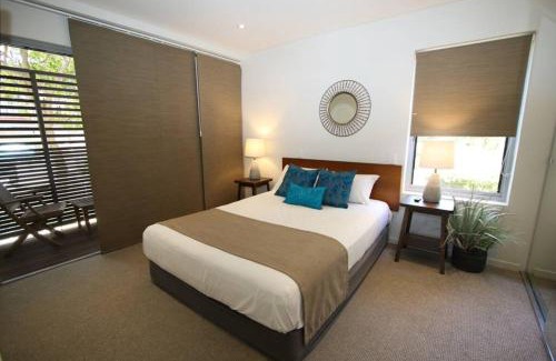 Point Lookout Apartment | Waves 8 - Beachfront with pool