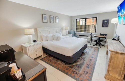 Litchfield by the Sea Apartment | Waves and Breezes 1st Floor Resort View King Room