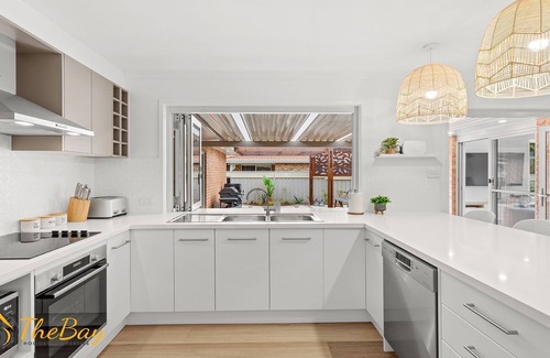 Fingal Bay House | Waves on Whitesands - absolutely EVERYTHING for your beach holiday