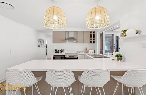 Fingal Bay House | Waves on Whitesands - absolutely EVERYTHING for your beach holiday