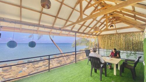Kochi House | Waves Seafront home