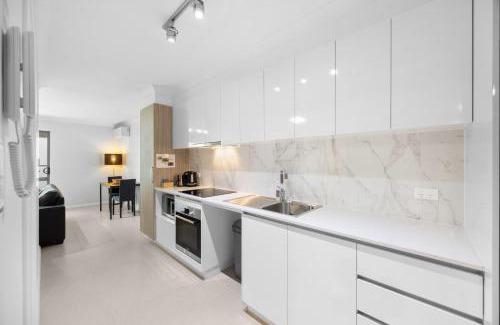 Rockingham Apartment | Waves Wine & a Warm Welcome 1BR by the Sea