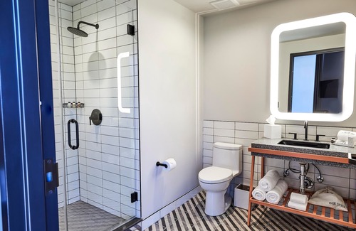 East Nashville Hotel | Waymore's Guest House & Casual Club