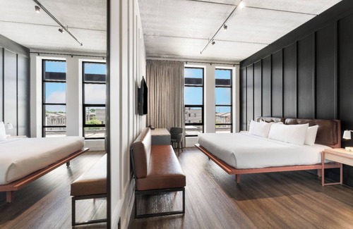 East Nashville Hotel | Waymore's Guest House & Casual Club