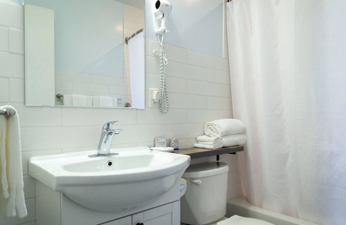 Manitoulin District Hotel | Wayside Motel Manitoulin