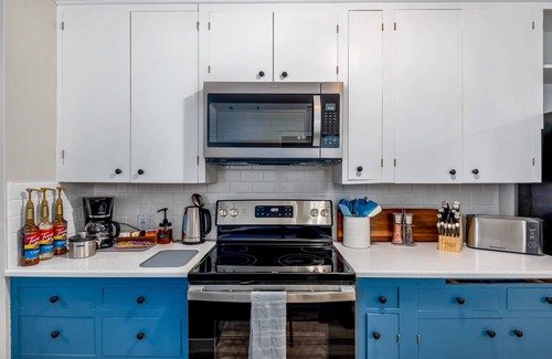 Springfield House | Wayside Retreat, mins to UofO, Hayward Field, Autzen, w game room, BBQ, firepit