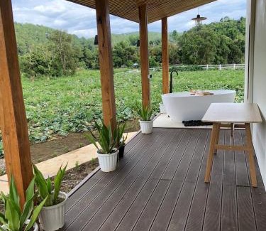 Huai Makhuea Som Hotel | WC Coffee&ไร่หวานซึ้ง
