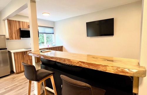 Port Alice Apartment | WC Oceanside 1 Bedroom 1 Bathroom Apartment with Patio Doors to Courtyard