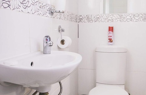 Komani Bed & Breakfast | We are a modern,upmarket,spacious,AA Recommended. 3 star accommodation.