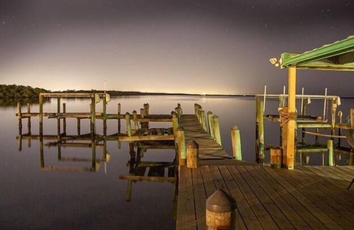 Matlacha House | WE GOT IT ALL!!!!POOL W SANDY BEACH, DOCK WITH BOAT LIFT, TOTALLY COOL 2/2