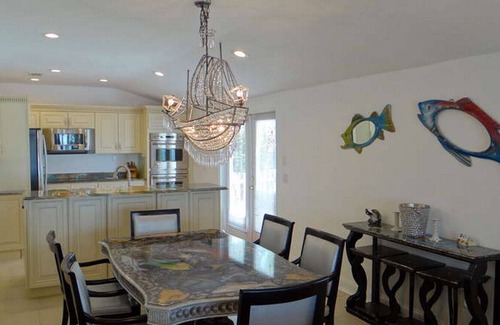 Matlacha House | WE GOT IT ALL!!!!POOL W SANDY BEACH, DOCK WITH BOAT LIFT, TOTALLY COOL 2/2