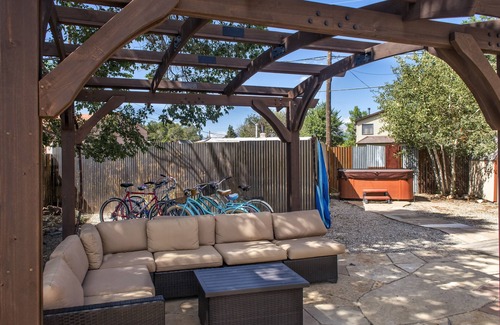 Salida House | We have A/C! Relax in the hot tub! modern design, family and pet friendly!