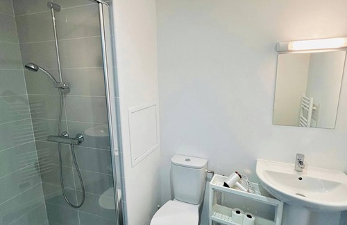 Barbatre Apartment | We Live In R - Suite 301