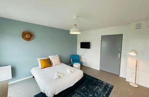 Barbatre Apartment | We Live In R - Suite 401