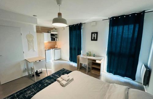 Barbatre Apartment | We Live In R - Suite 401